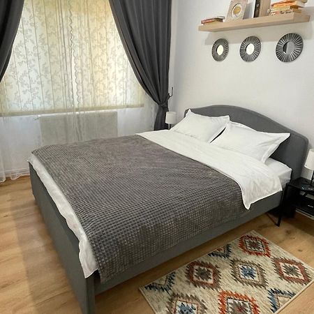 Apartament Cina Husi Luaran gambar
