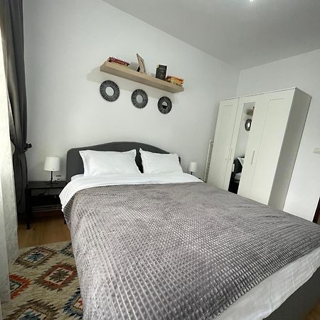 Apartament Cina Husi Luaran gambar